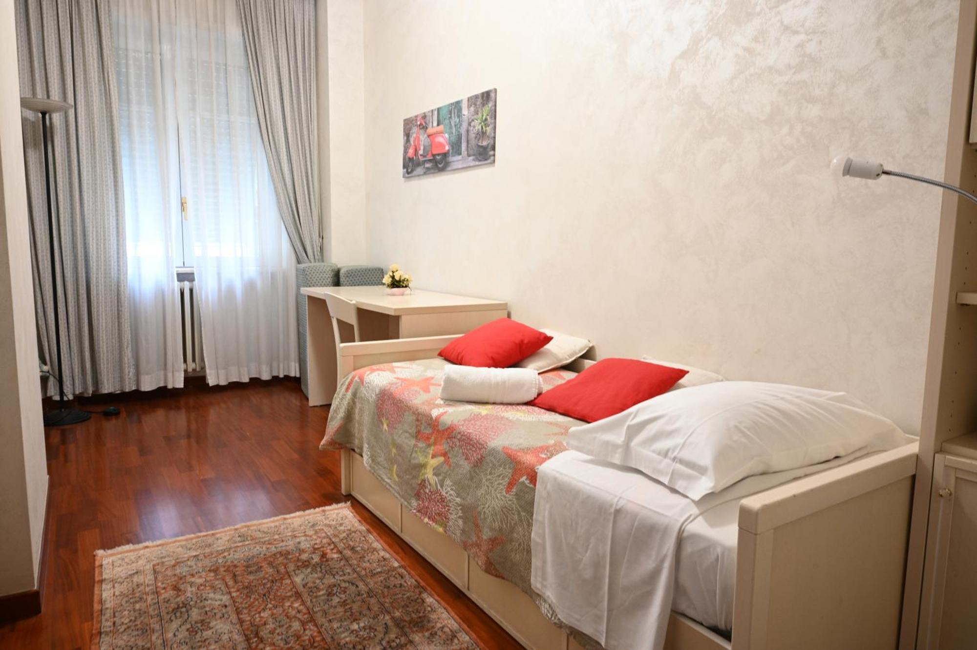 Marco'S Apartment Colosseum — Photos 2